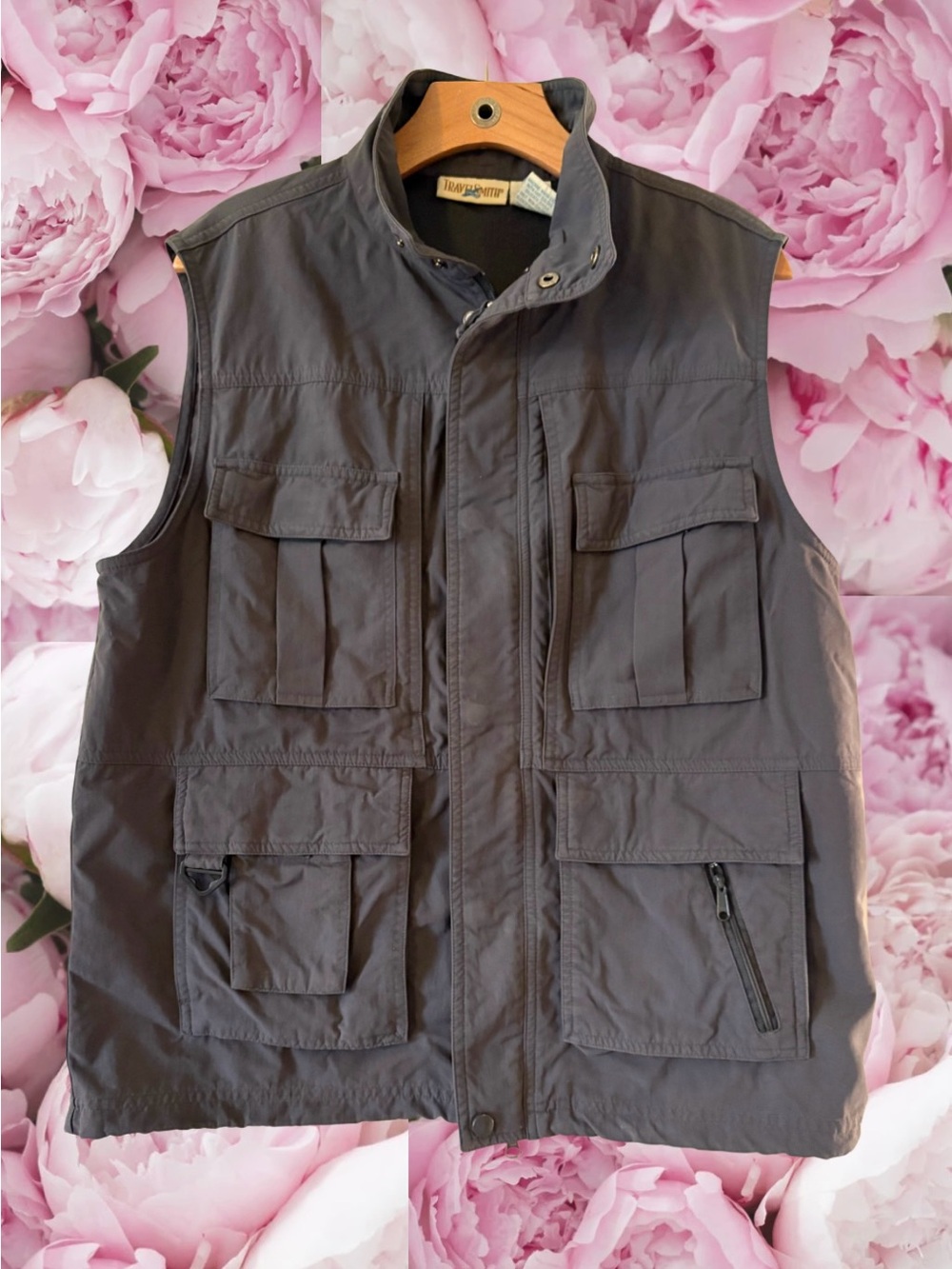 Vintage Outdoor Vest TravelSmith Grey 4 Pockets Zipper Snaps Fishing Hiking